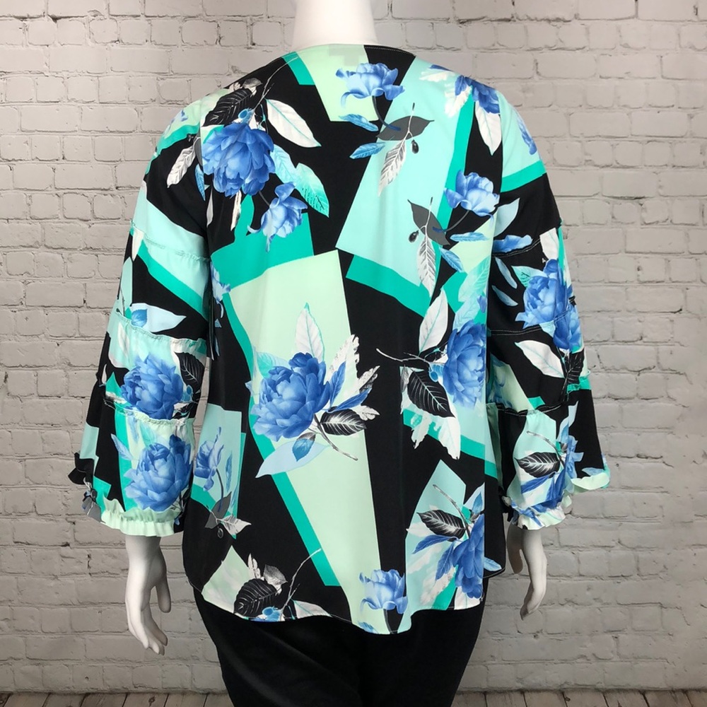 0X 1X 3X Alfani Green/Black Floral Bell Sleeve Top - Picture 3 of 6